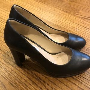 Barely Worn Clarks Leather Pumps